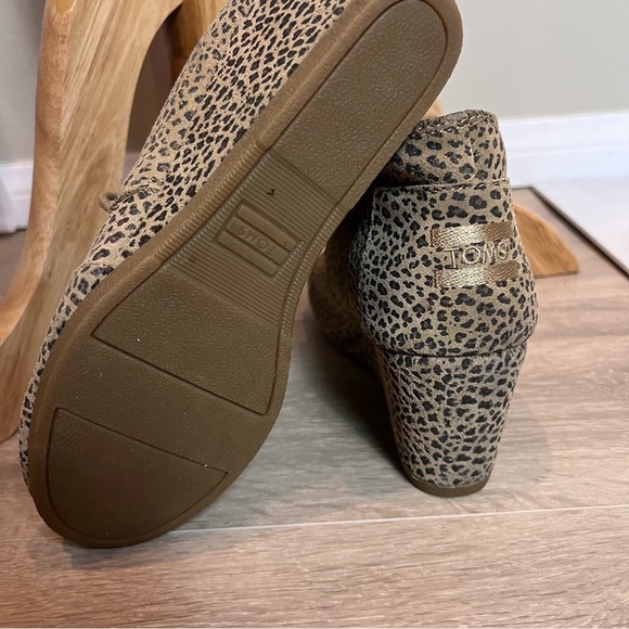 Toms Kala Desert Wedge Suede Ankle Booties Cheetah Leopard Print Size 8 - Picture 5 of 7
